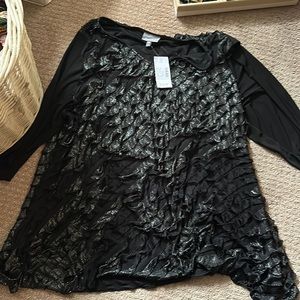 NWT, ruffle 3/4 shirt 👚